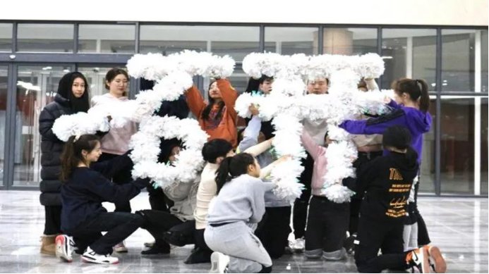 华服溢彩