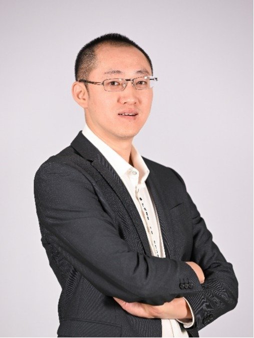 房卓群